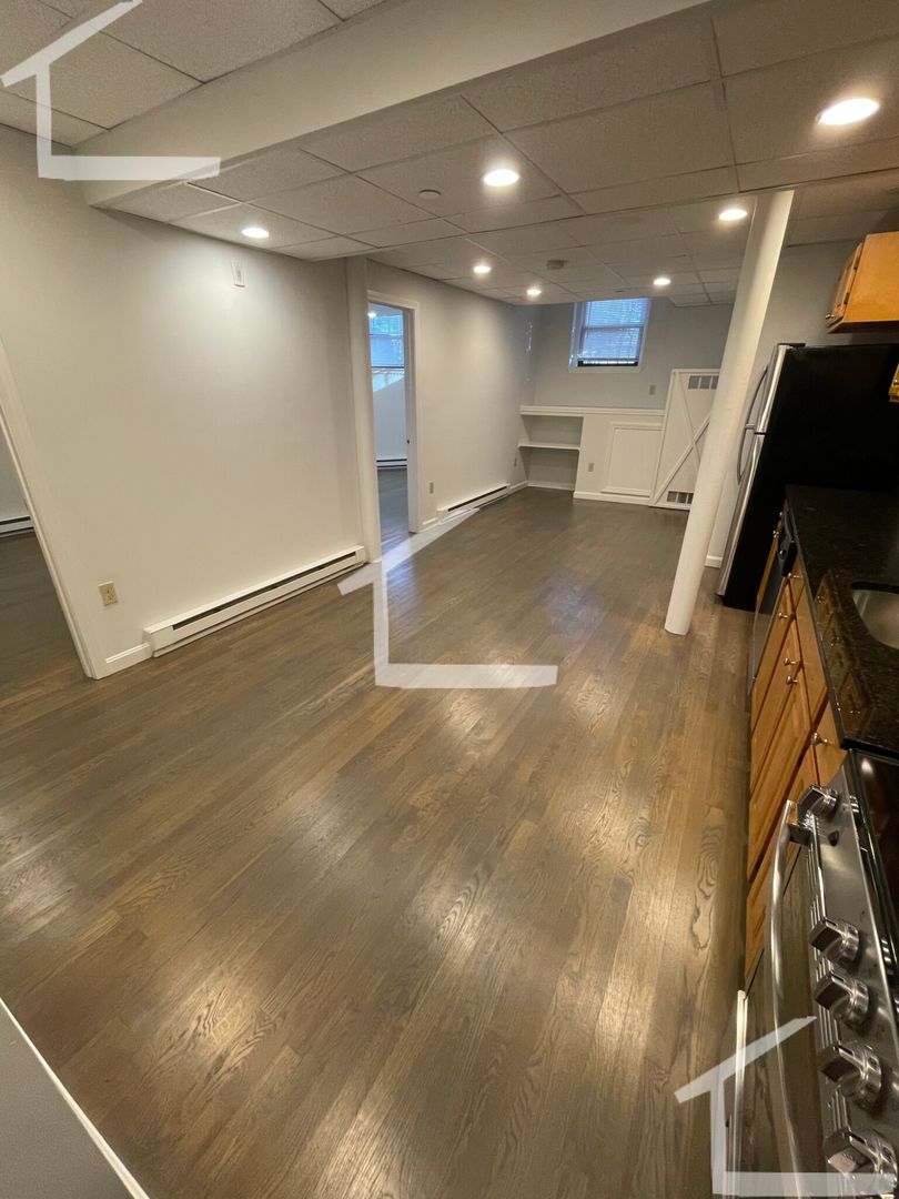 Boston House: 70 Park Dr