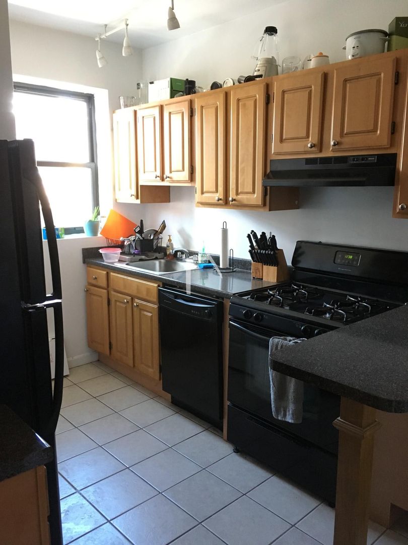 Boston Condo: 1942 Beacon St #6