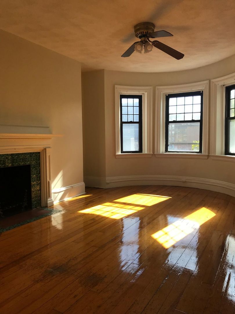Boston Condo: 535 Newbury St