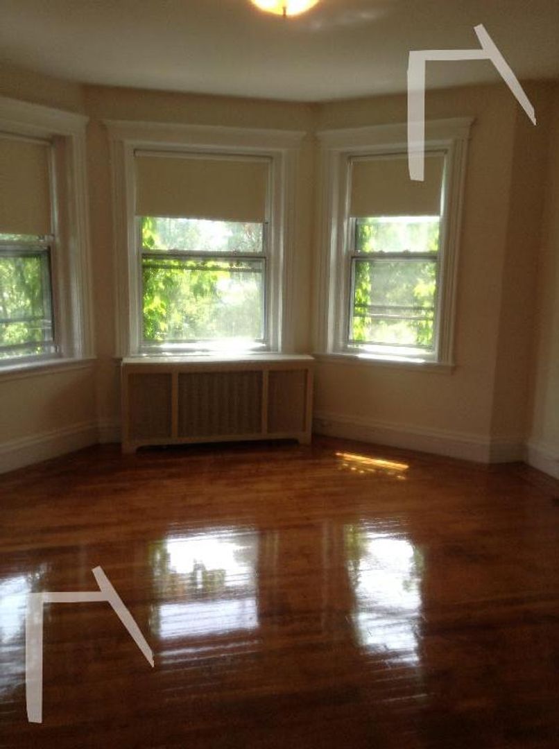 Brookline Condo: 22 Euston St.