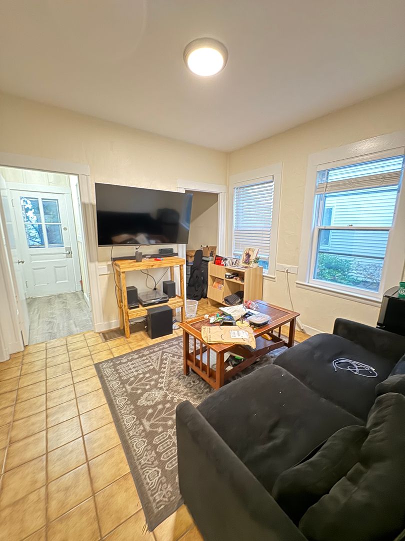 Boston House: 18 Sawyer Ter