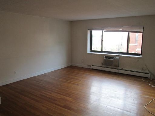 Brighton 2-Bedroom with Parking and Renovated Kitchen – photo 1