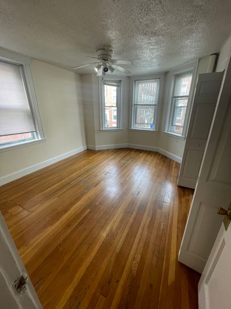 Boston Condo: 11 Barrows St
