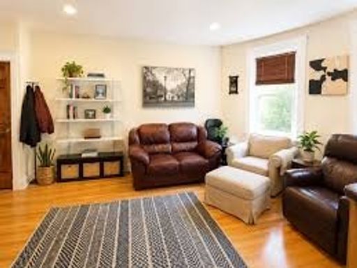 No Brokers Fee Unit on Cleveland Circle, Eat-in Kitchen, Big Bedrooms, Steps from the T Stop, Parking Included – photo 1