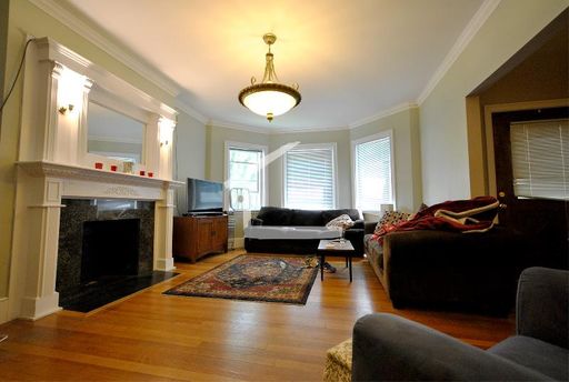 No Brokers Fee, heat, Hot Water Included, 2 levels of the Living Space, Laundry on a Site, Parking for Rent – photo 1