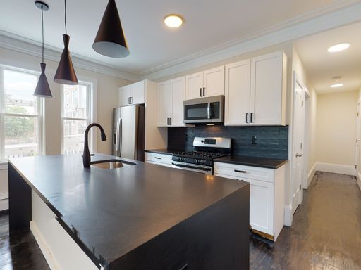 No Brokers Fee, In-Unit Washer and Dryer, Eat-in Kitchen, Big Bedrooms. Lots of Closets. – photo 1