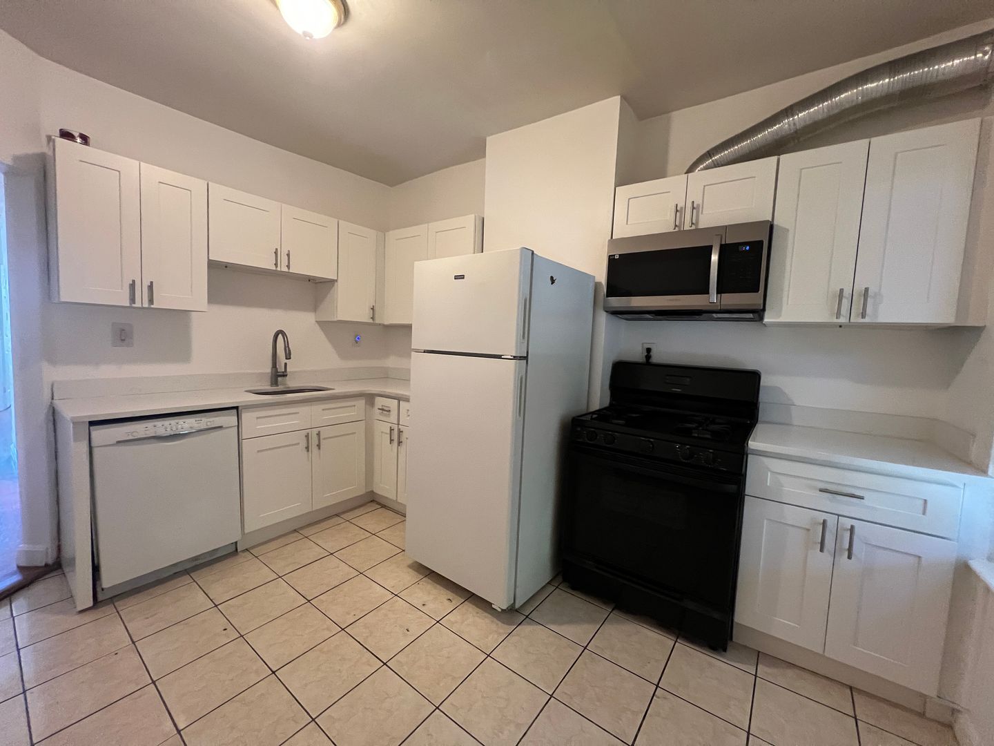 Boston Condo: 846 Huntington Ave