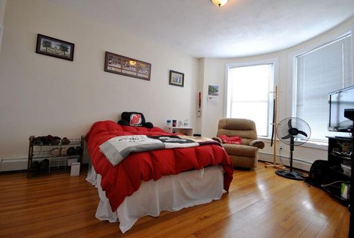 No Brokers Fee Unit on Cleveland Circle, Central Heat, Laundry, on a Site, Parking for Rent, Eat-in Kitchen – photo 1