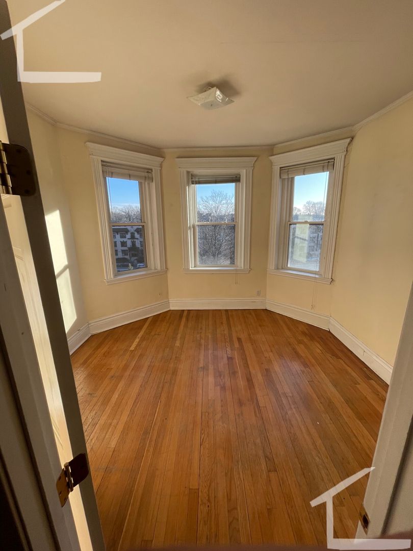 Boston Condo: 1717 Commonwealth Ave