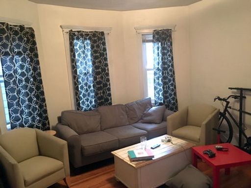 No Brokers Fee, Oak Sq. Area, Porch, Eat-in Kitchen, Laundry on a Site, Backyard – photo 1