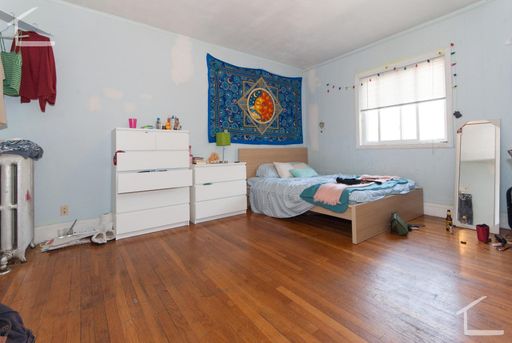 Large 5 Bedroom Unit in Brookline. Steps from the T Stop. Parking Included. Laundry is on the Site – photo 1