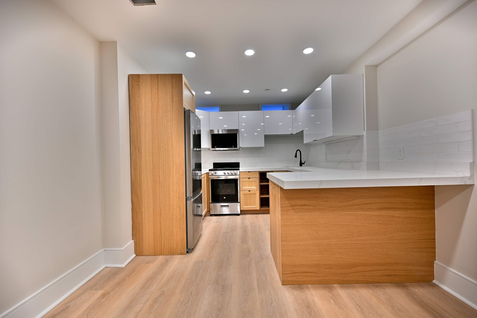 Bay Village Condo: 18 Winchester St