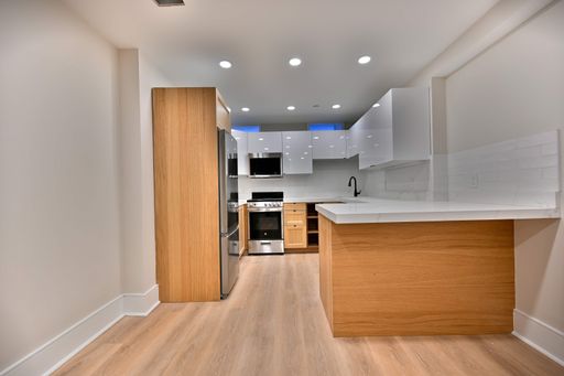 Bay Village 2 Bed – Prime Location w/ Laundry