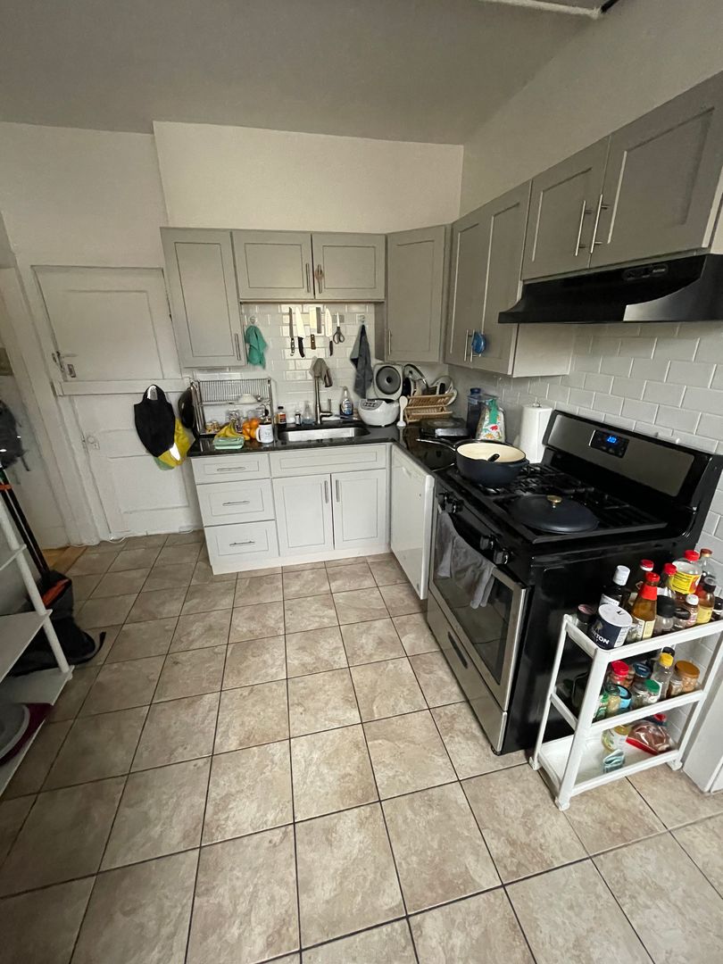 Boston House: 48 Brighton Ave