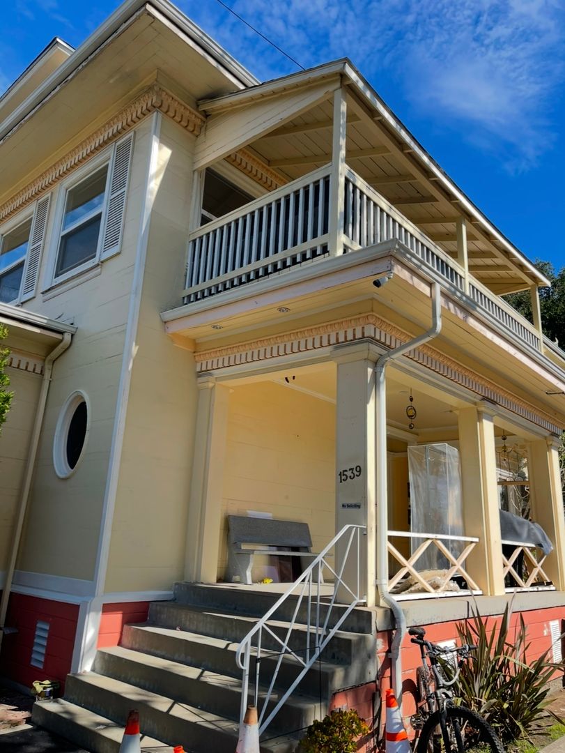 Alameda Apartment: 1539 Central Ave #C