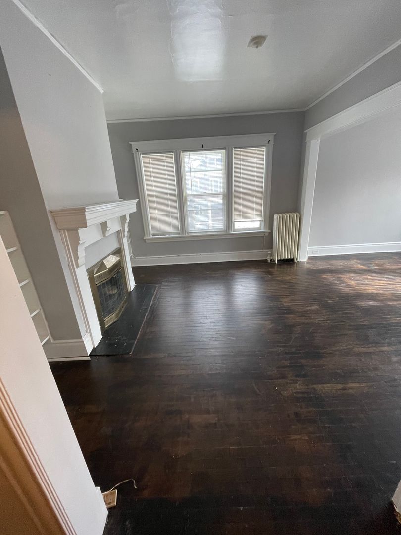 Amsterdam Apartment: 6 McFarlan Ave