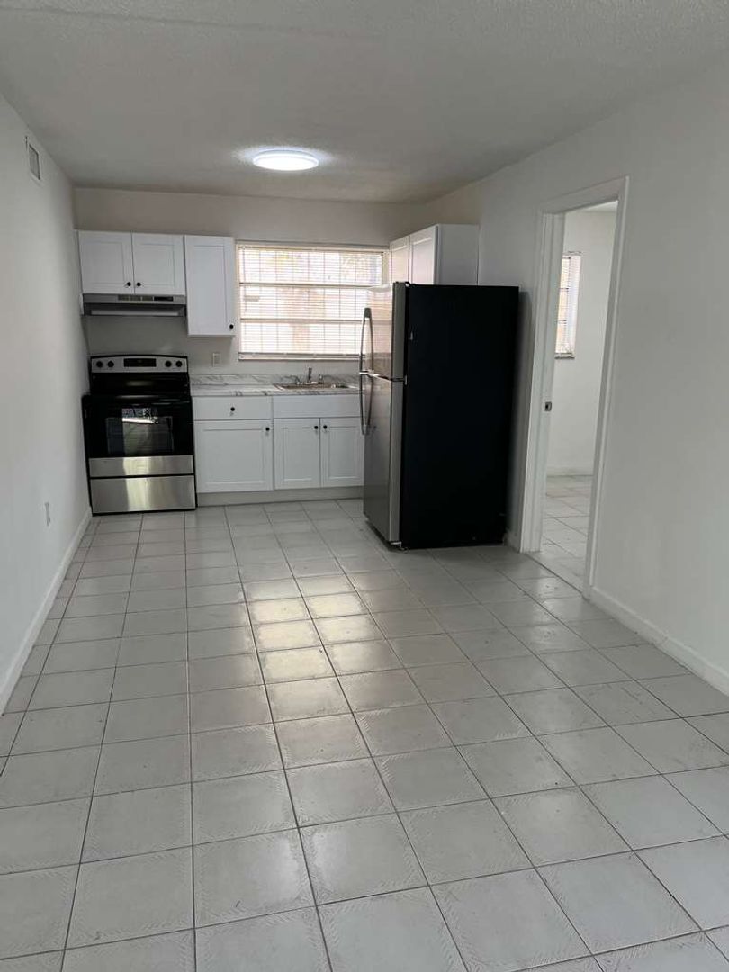 Miami Apartment: 979 NW 4th St