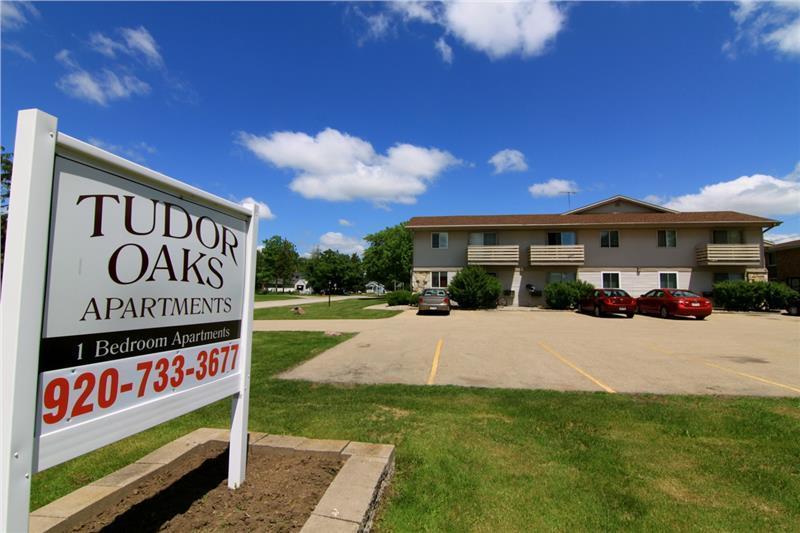 Fox Crossing Apartment: 2010-2020 Maplecrest Drive