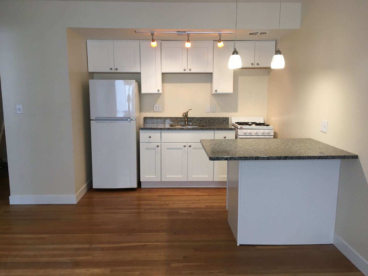 Milwaukee Apartment: 1639 N Farwell Ave