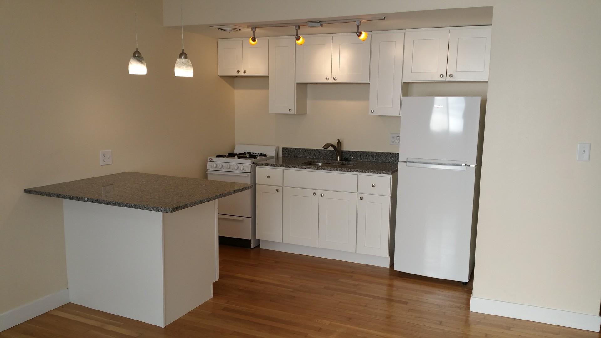 Milwaukee Apartment: 1639 N Farwell Ave