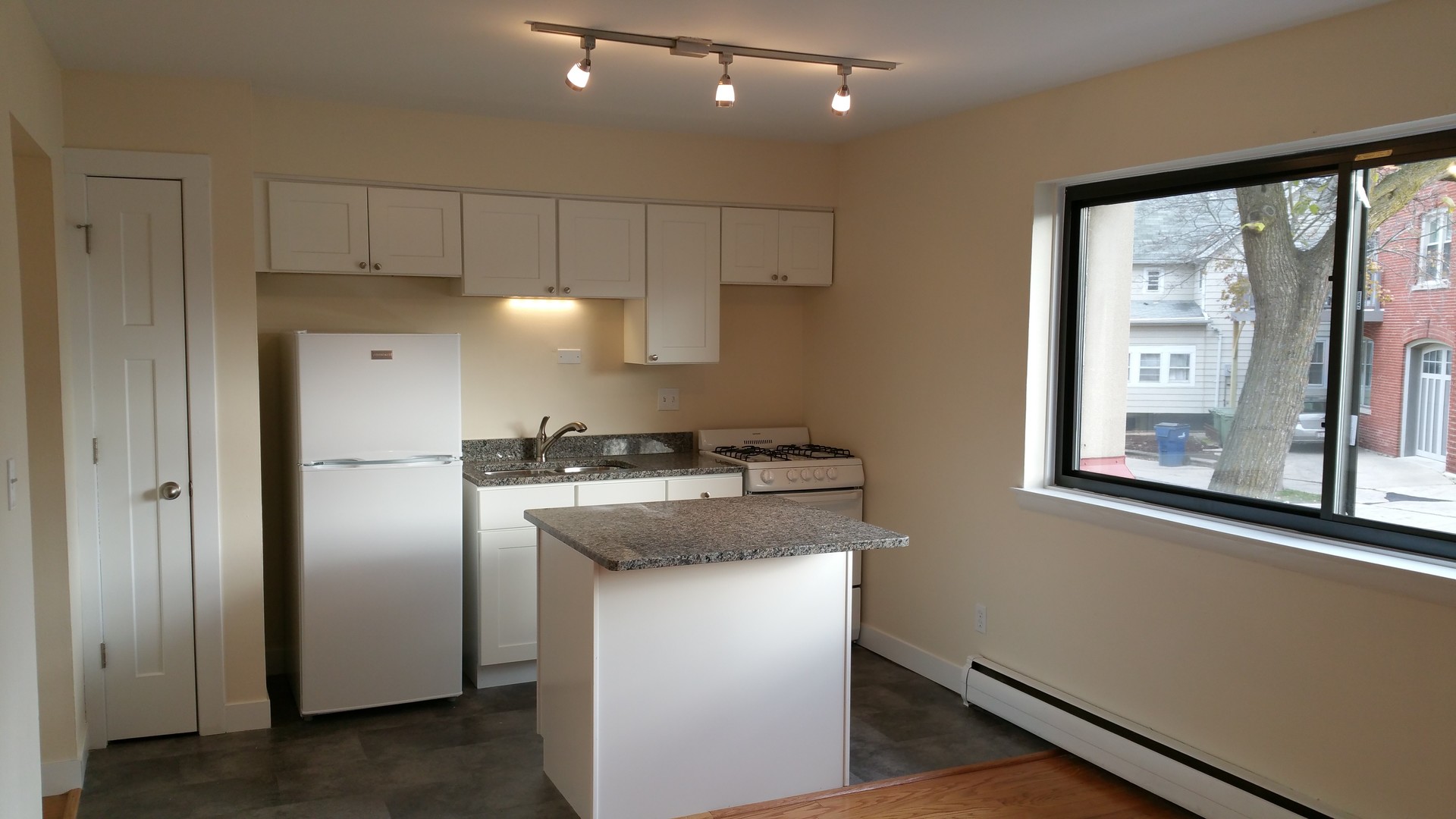 Milwaukee Apartment: 1441 N Franklin Pl