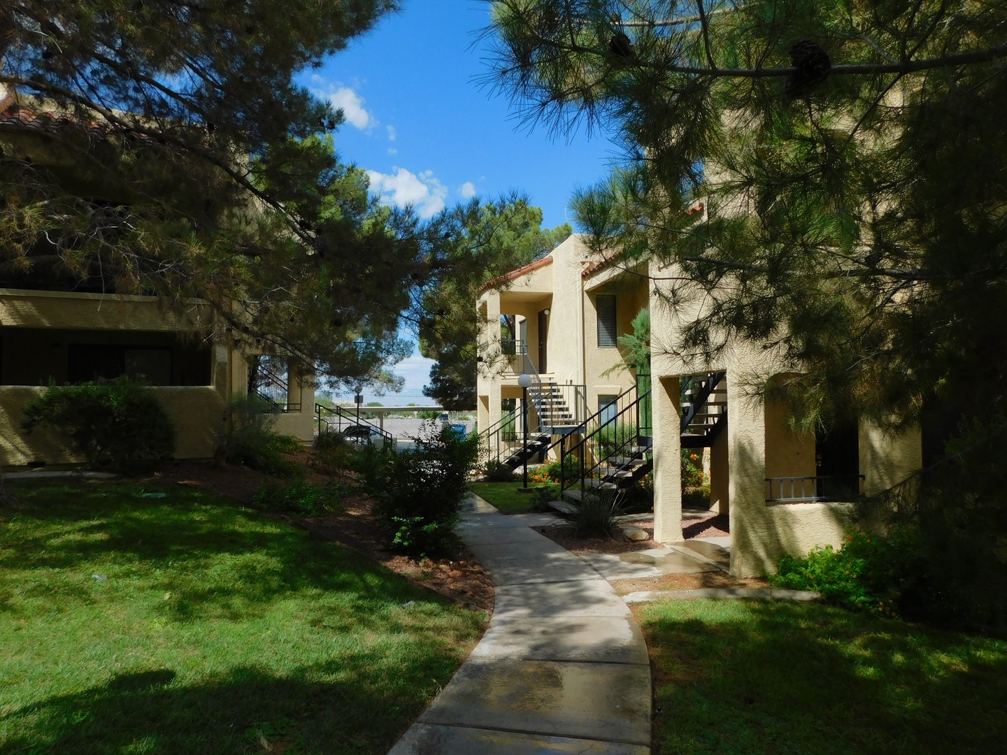 Henderson Condo: 601 Cabrillo Circle #429