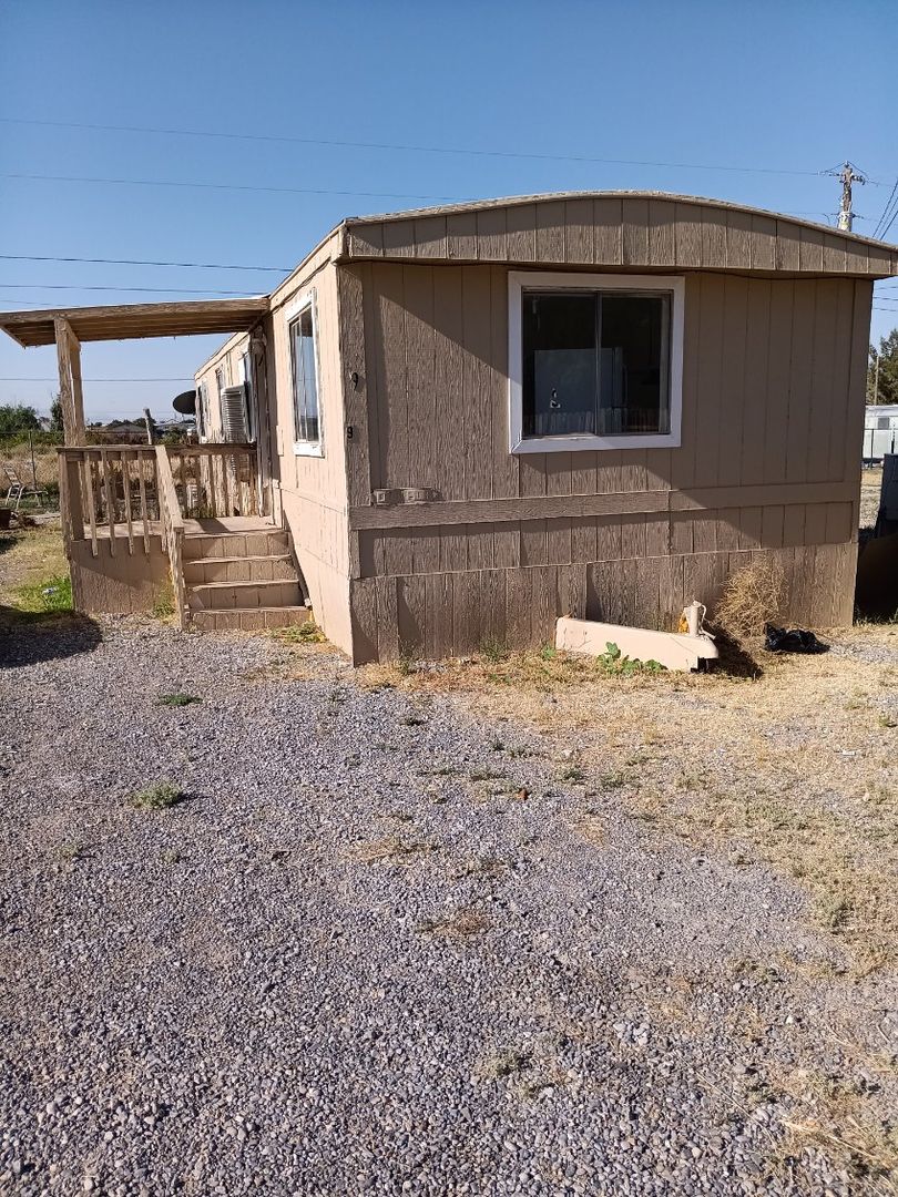 Pahrump House: 921 1st St. #9