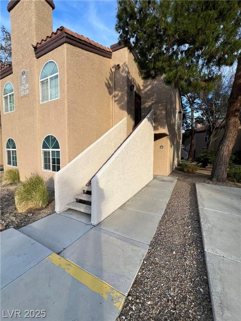 Las Vegas Condo: 9325 W Desert Inn Rd. #206