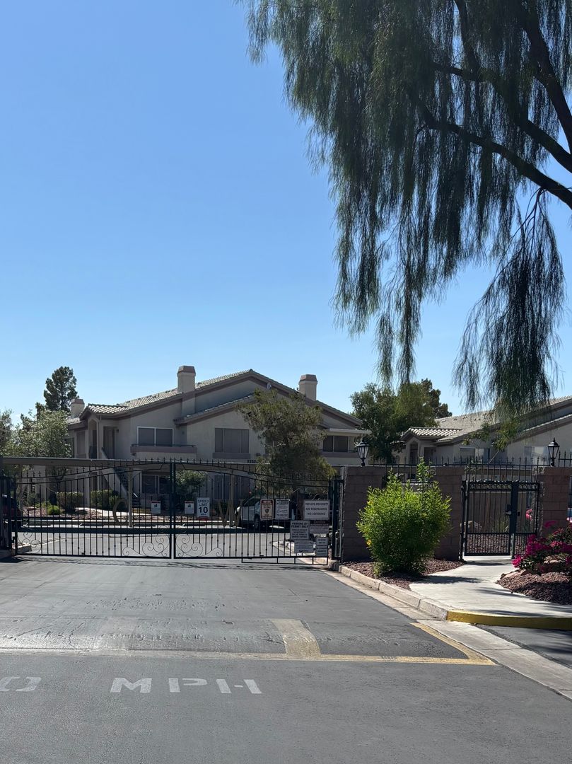 Las Vegas Condo: 5710 E. Tropicana #1132 - 1132