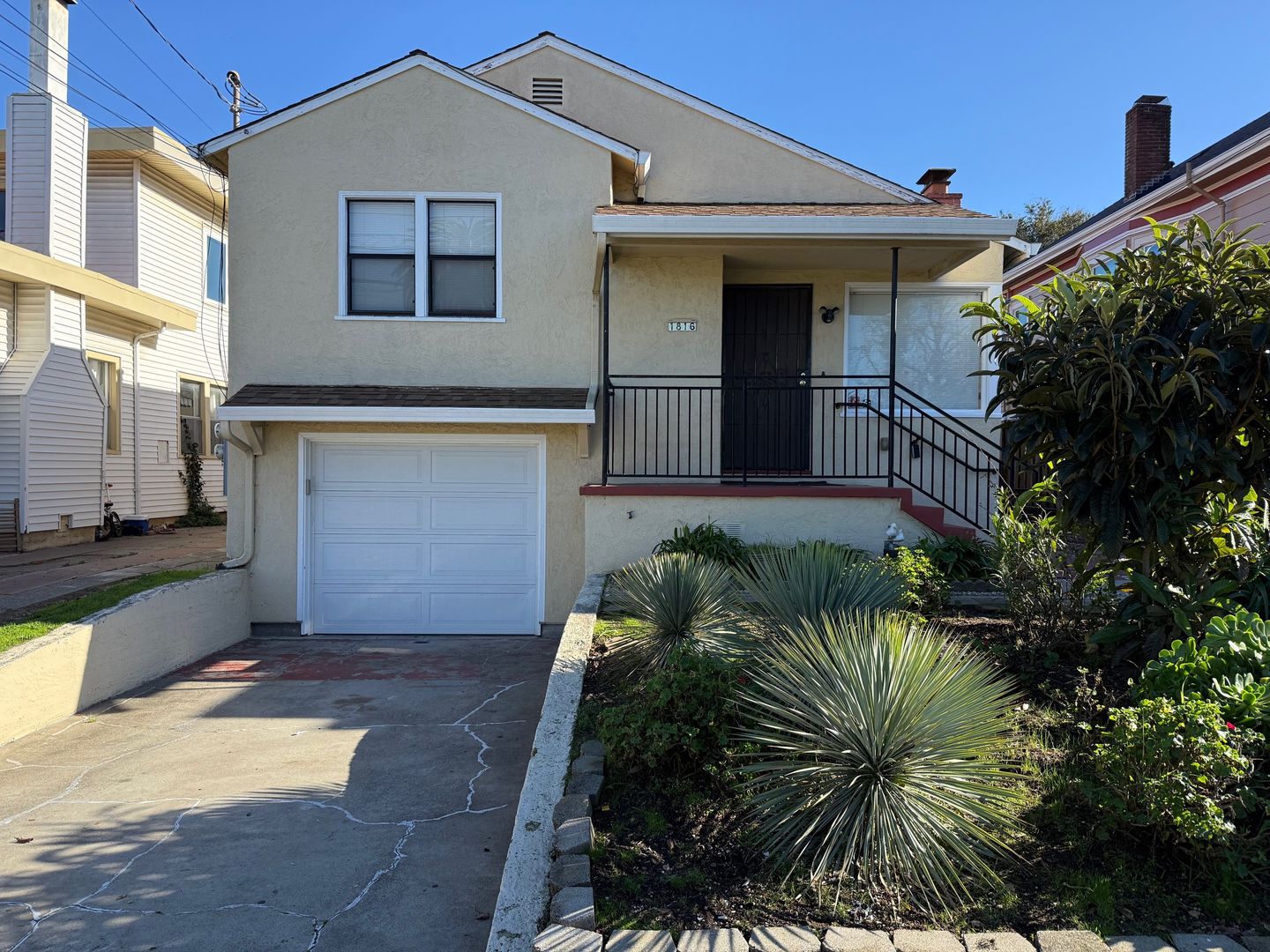 Alameda Apartment: 1816 Walnut Street