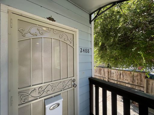 Rear Unit – Newly Renovated 2BD / 1BA Duplex – photo 1
