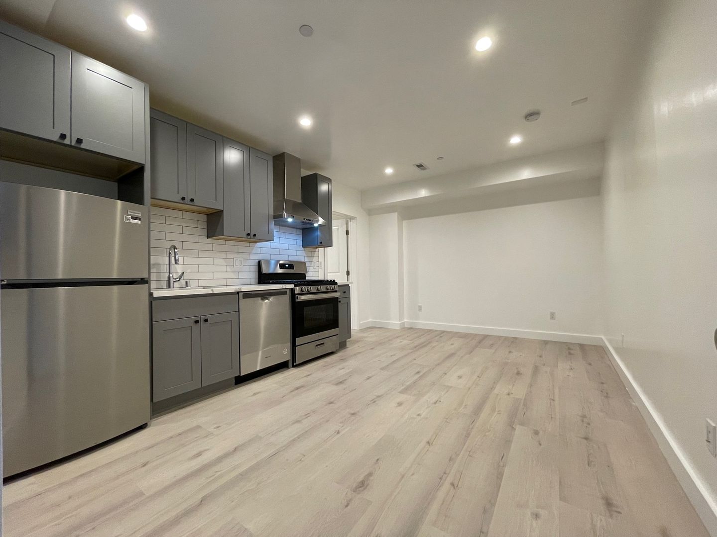 San Francisco Apartment: 242 Holloway Avenue