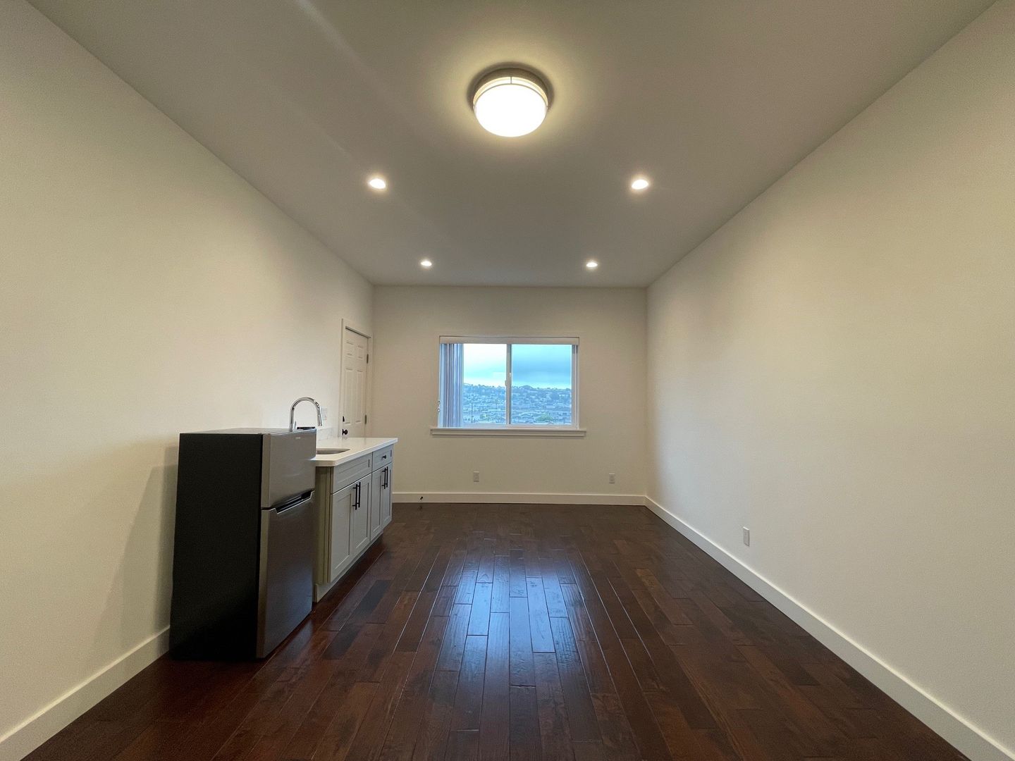938 Ingerson Avenue - Rm 2 - Main Image