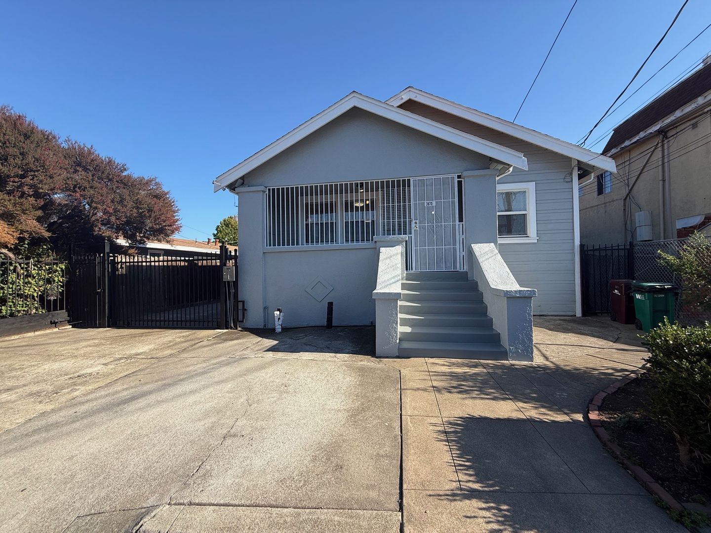 Oakland House: 3670 39th Avenue