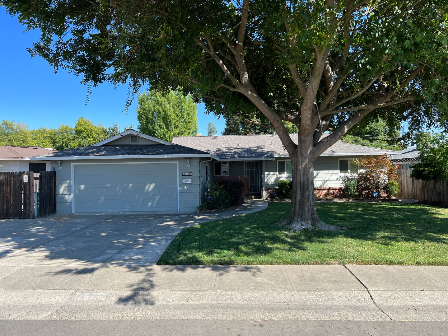 Carmichael House: 2855 La Colina Way