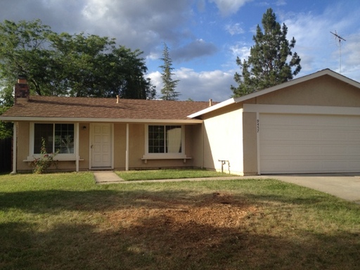 Recently Remodeled Four Bedroom Rosemont Home with Large Backyard! – photo 1