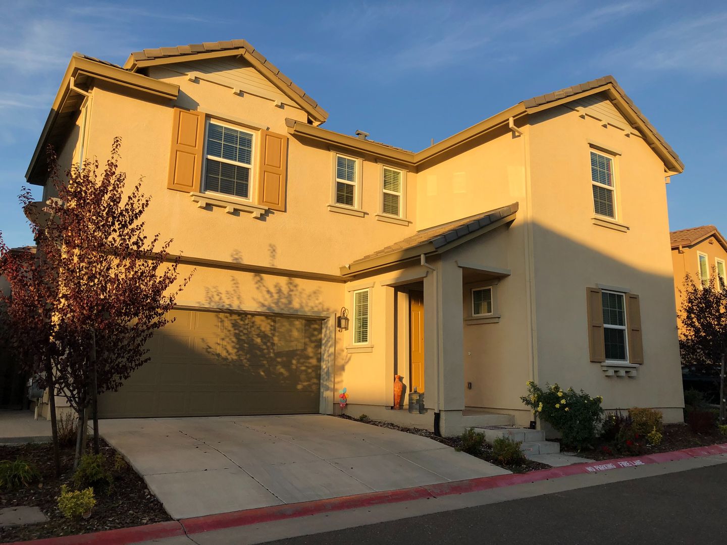 Folsom House: 860 Blossom Rock Lane