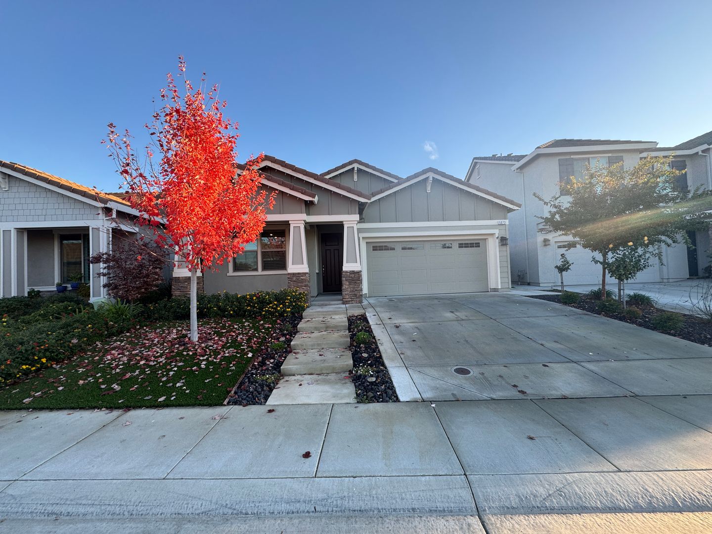 Roseville House: 5073 Creekhollow Way