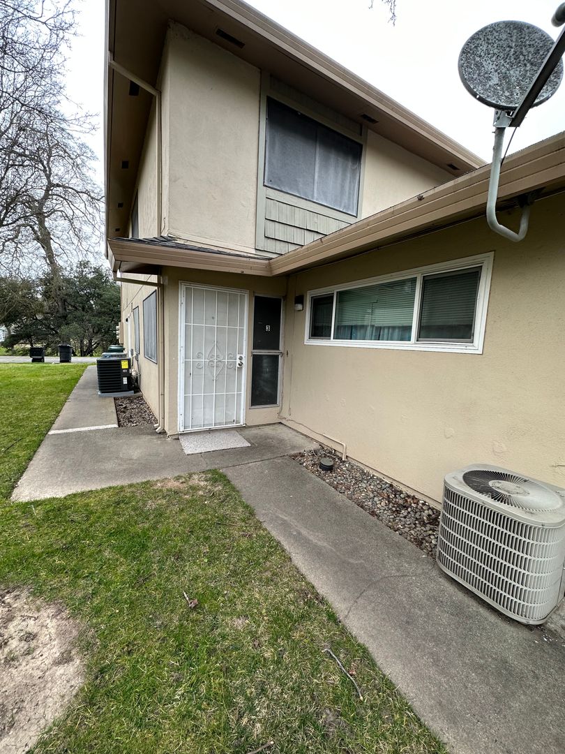 Sacramento House: 5133 Connecticut Drive #3