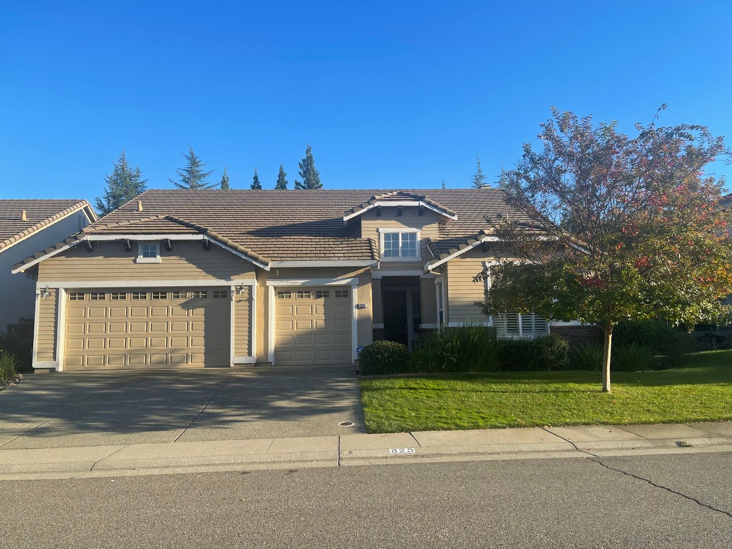 Folsom House: 825 Morton Way
