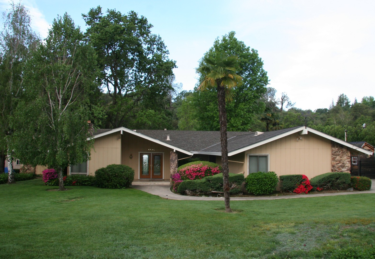Folsom House: 6840 Oak Avenue