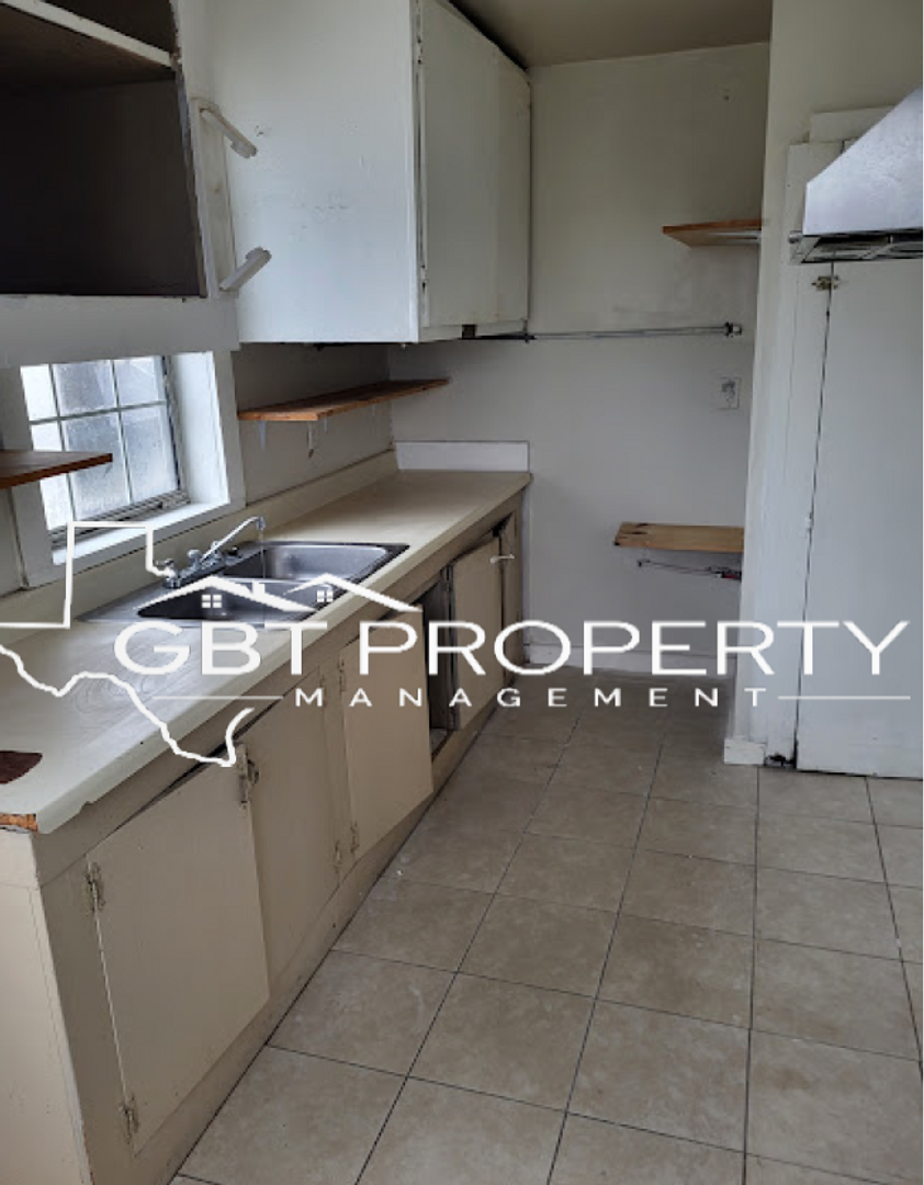 LPP 906 E Cotton St. 