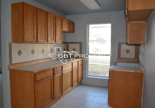 Lovely 2 Bedroom Apartment… Waiting for You to Make it Home!