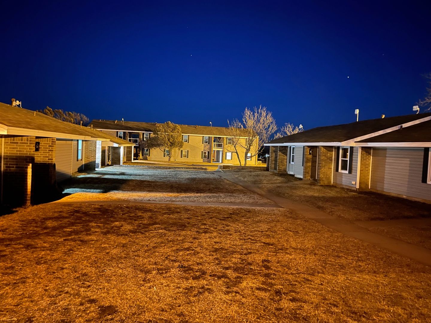 Shamrock Apartment: 1100 S Main St