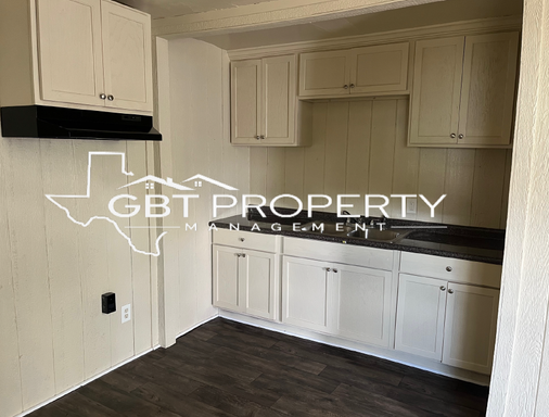 Newly Remodeled Apartments! – photo 1