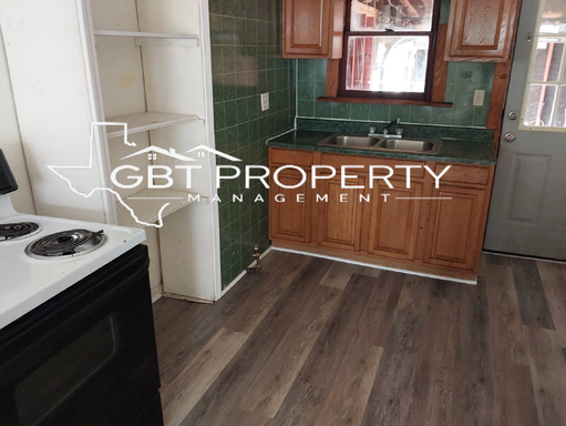 2 Bedroom 1 Bath Home!