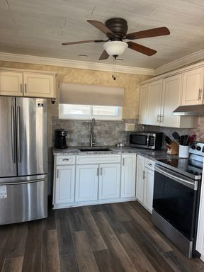 "Charming Home for Rent on the River in Scenic Clifton – Tranquil Living Awaits!"