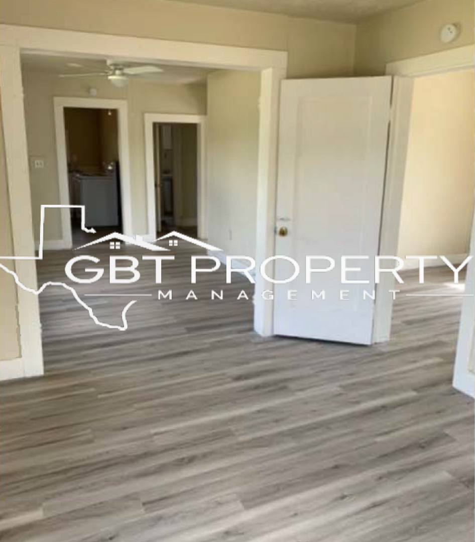 Kingsville House: 1108 E Lee Ave