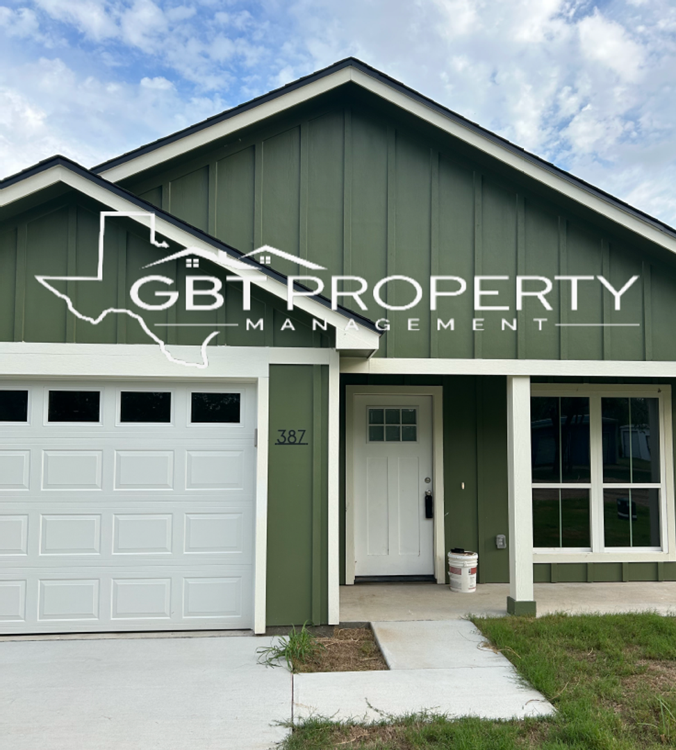 Mart House: 387 E Burleson St