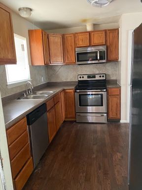 Large home – photo 1